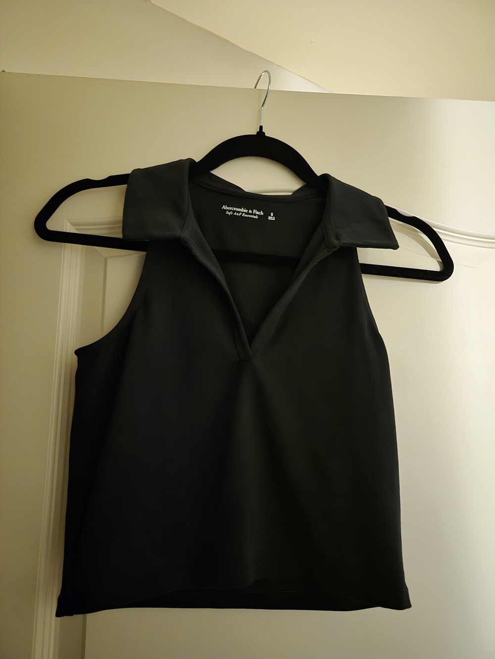 Abercrombie & Finch Black Sleeveless Collared Top Like New